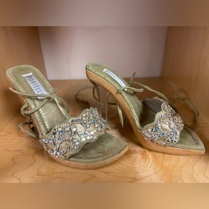 NEW NURIELLE FASHIONABLE FANCY WOMEN SUED HEELS SIZE 6